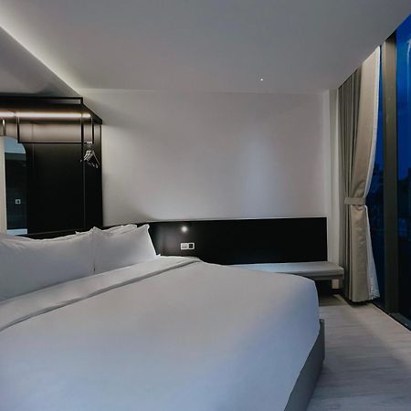 The Concept Hotel Hcmc- District 1 Хошимин Экстерьер фото