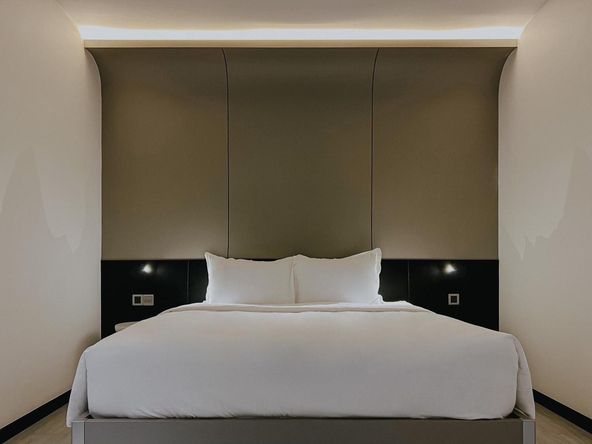 The Concept Hotel Hcmc- District 1 Хошимин Экстерьер фото