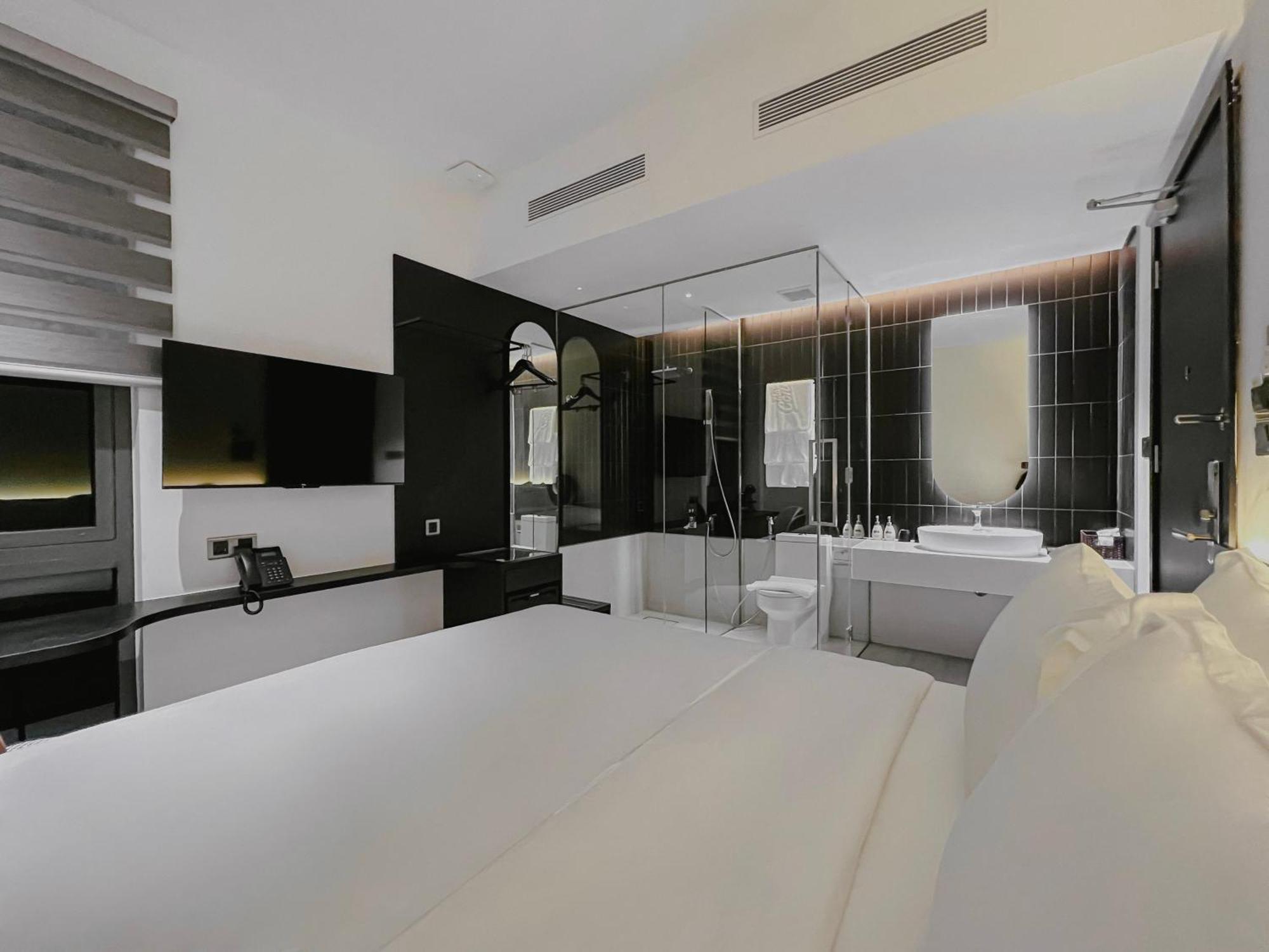 The Concept Hotel Hcmc- District 1 Хошимин Экстерьер фото