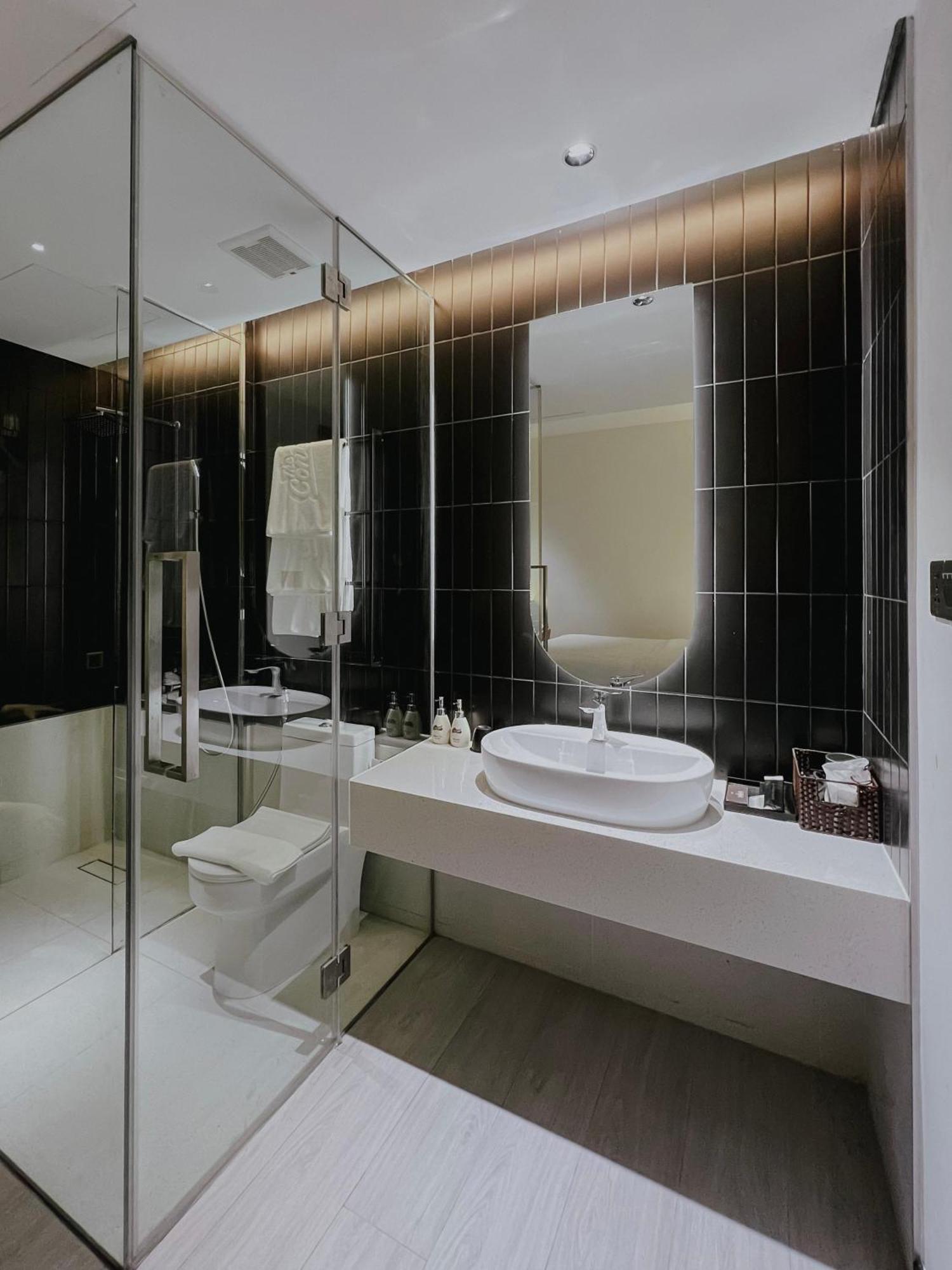 The Concept Hotel Hcmc- District 1 Хошимин Экстерьер фото