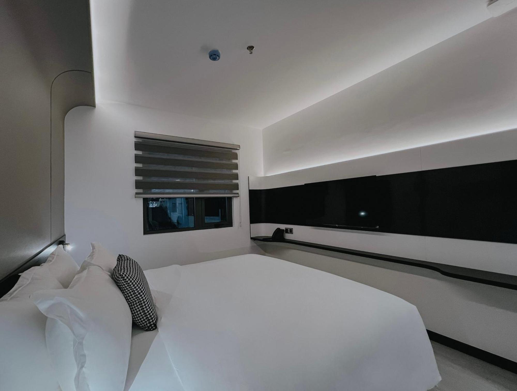 The Concept Hotel Hcmc- District 1 Хошимин Экстерьер фото