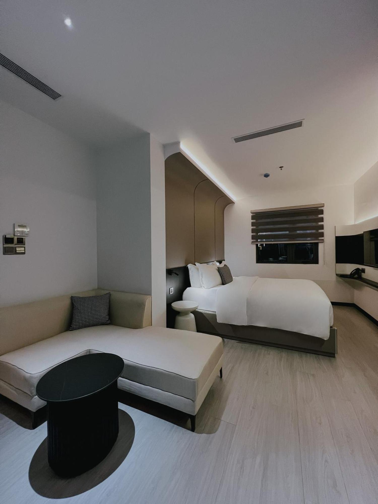 The Concept Hotel Hcmc- District 1 Хошимин Экстерьер фото