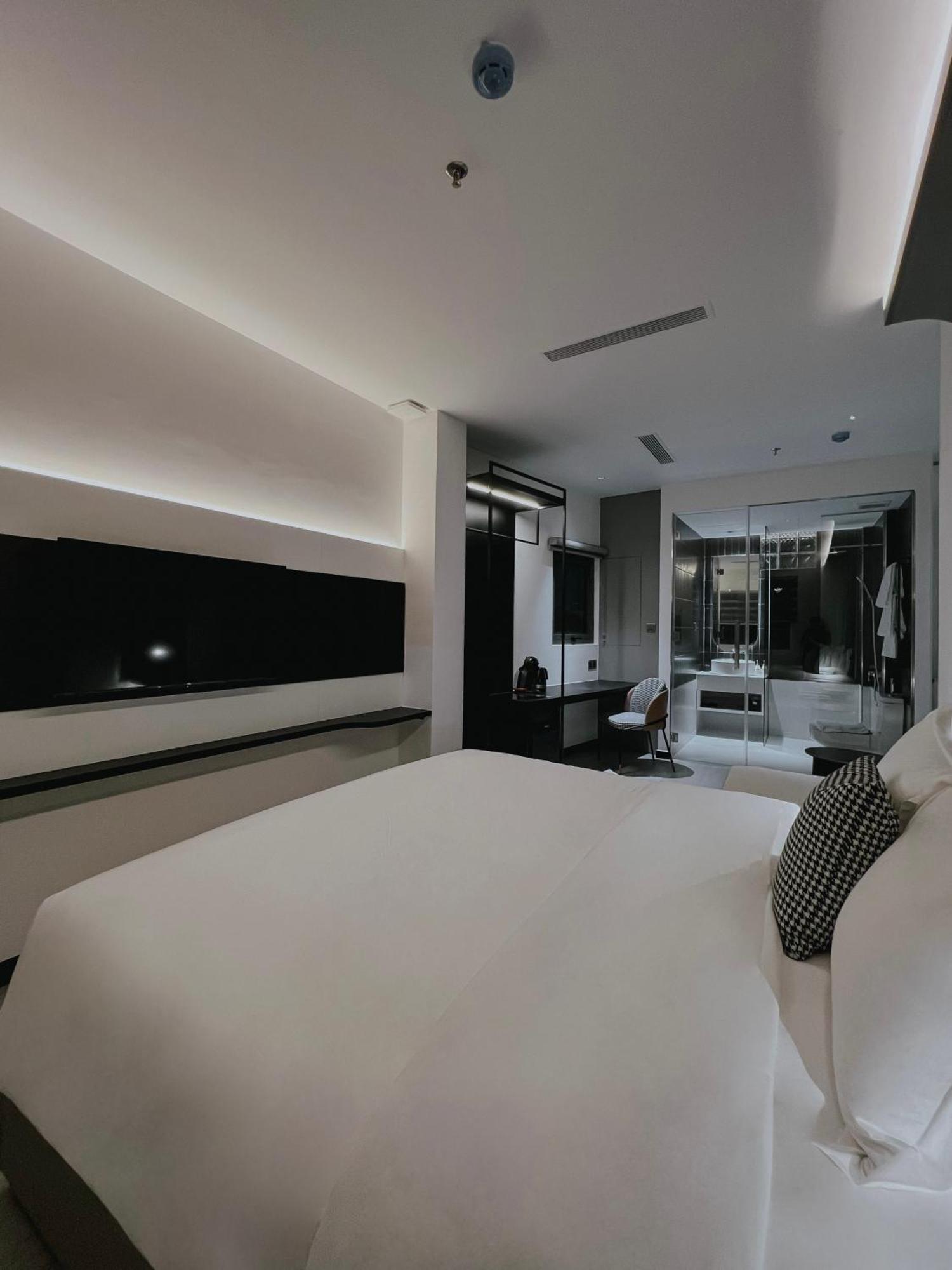The Concept Hotel Hcmc- District 1 Хошимин Экстерьер фото