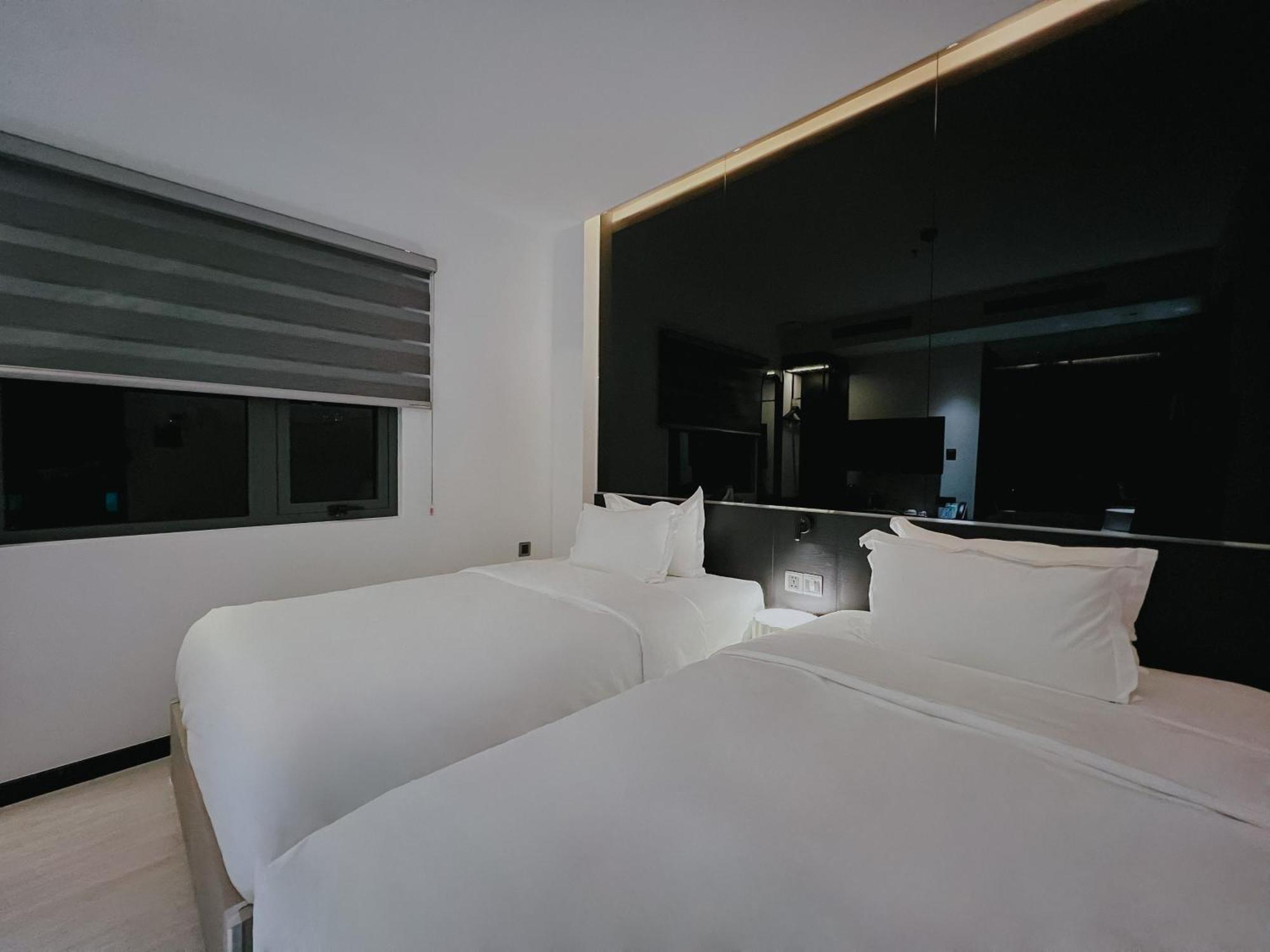 The Concept Hotel Hcmc- District 1 Хошимин Экстерьер фото