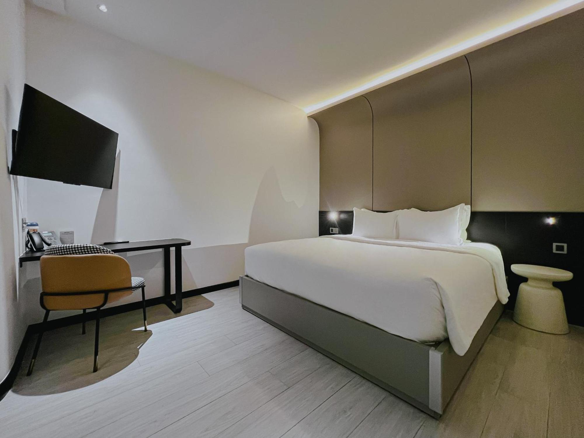 The Concept Hotel Hcmc- District 1 Хошимин Номер фото